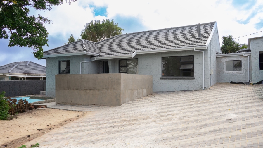 3 Bedroom Property for Sale in Kabega Park Eastern Cape